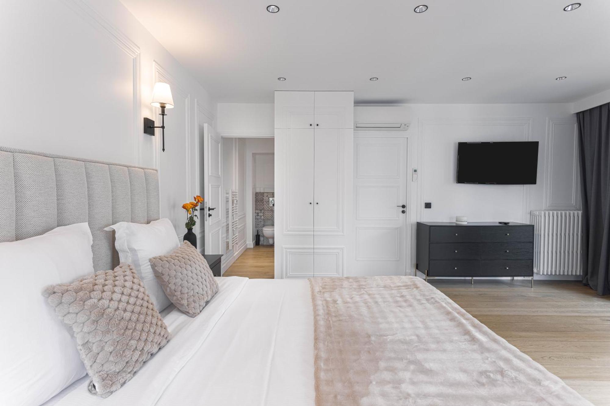 Gatsby Chic & Elegance & Billiards & Fitness & Luxury Apartment