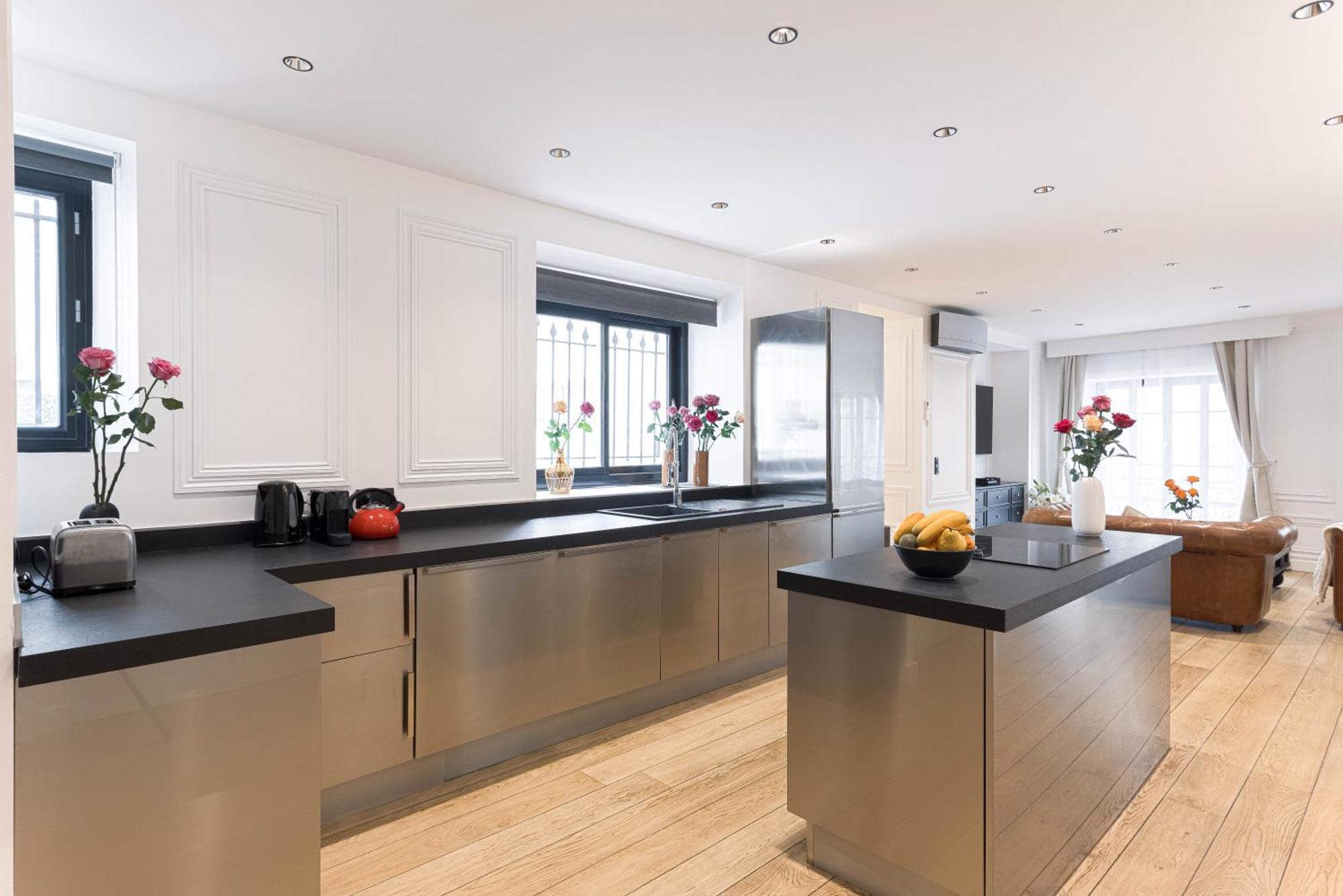 Gatsby Chic & Elegance & Billiards & Fitness & Luxury Apartment